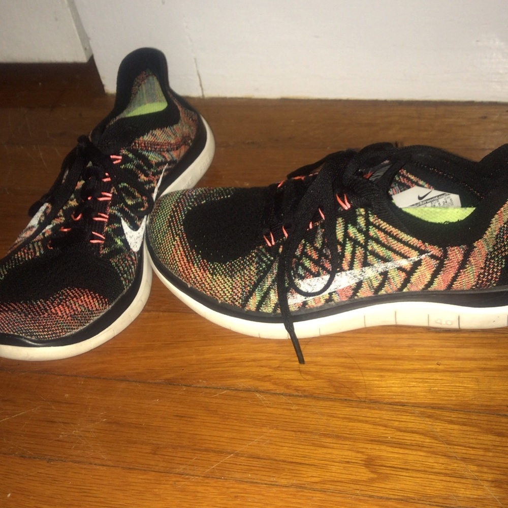 Nike flyknit free runs 7.5